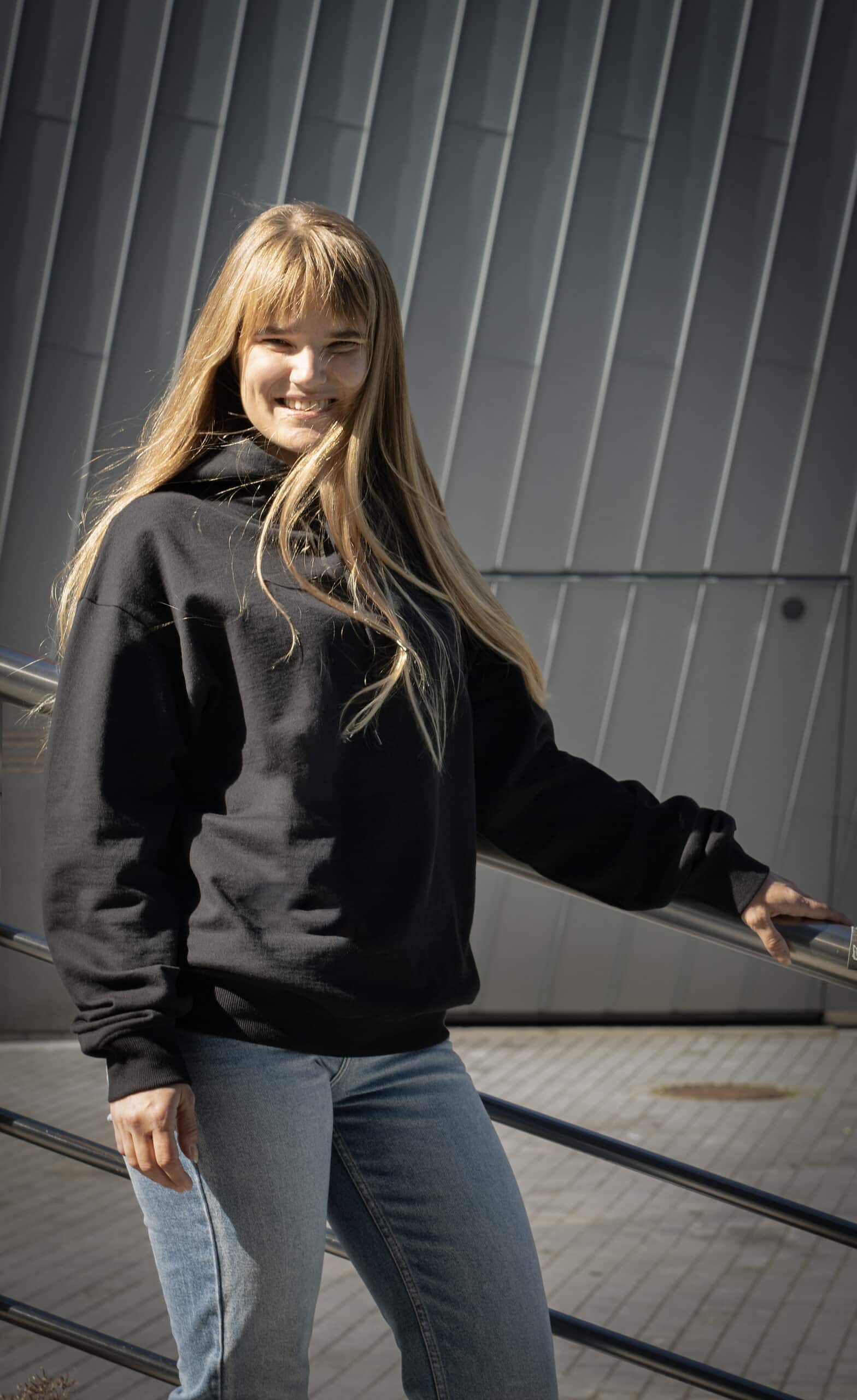 EDIT_LOOSEFIT_HOODIE_JENNY
